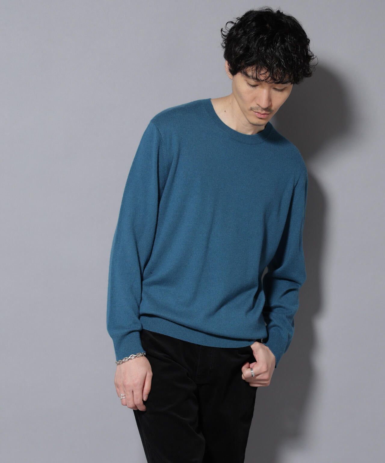 カシミヤミックスクルーネックニット