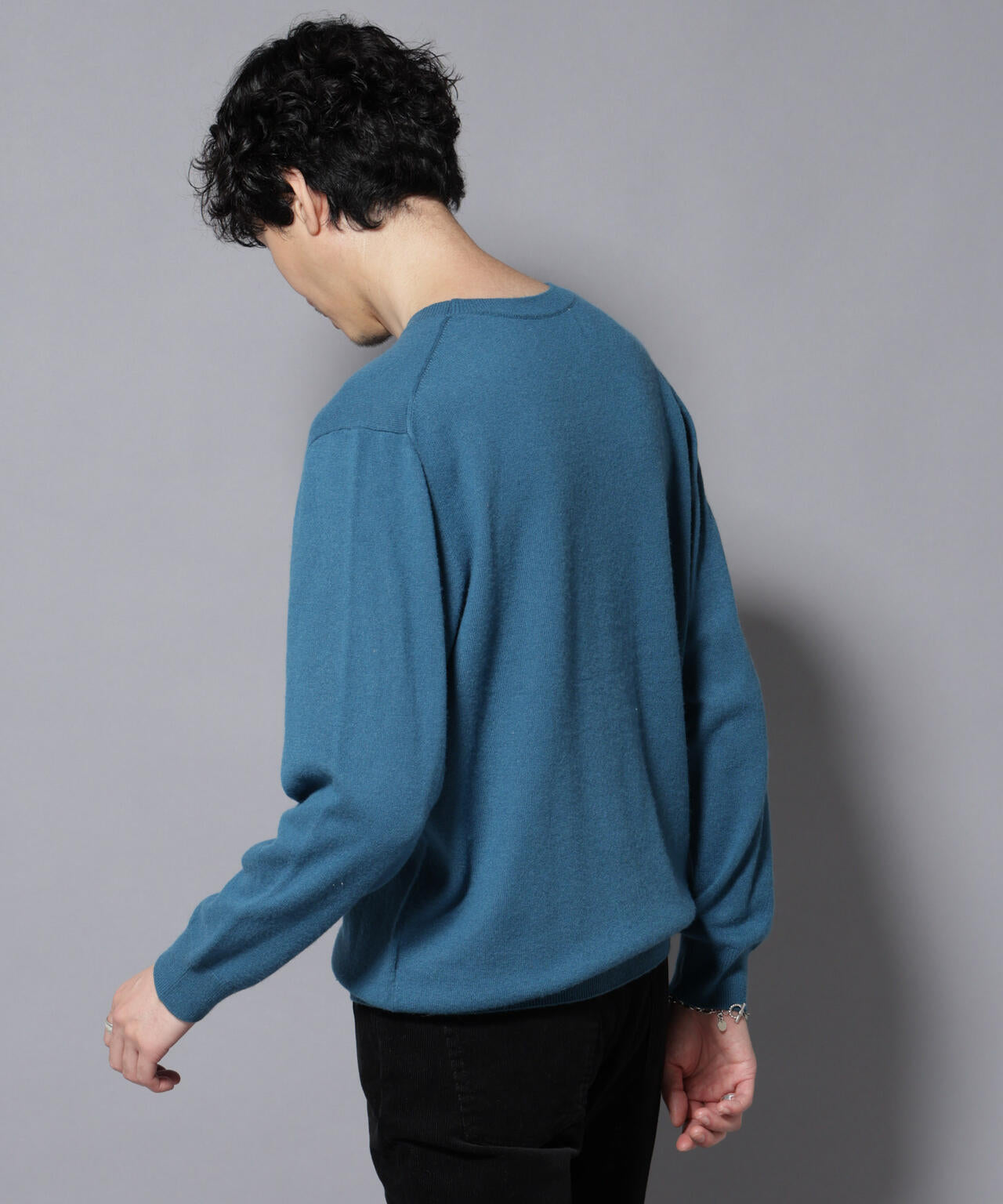 カシミヤミックスクルーネックニット