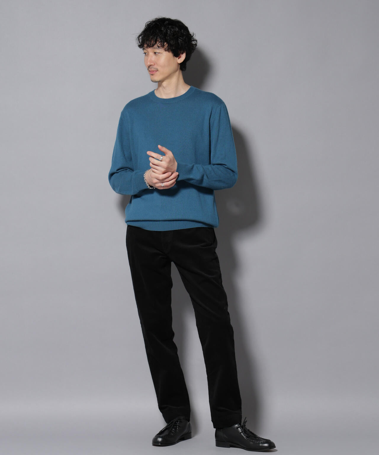 カシミヤミックスクルーネックニット