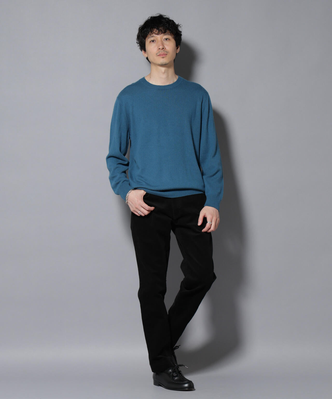 カシミヤミックスクルーネックニット