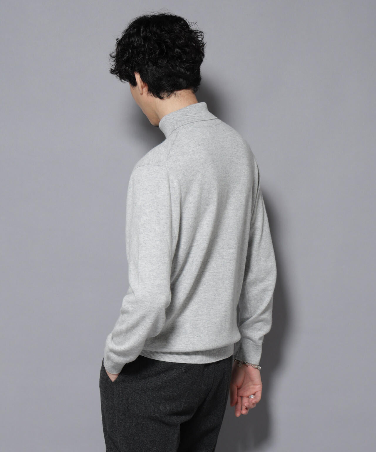 カシミヤミックスタートルネックニット