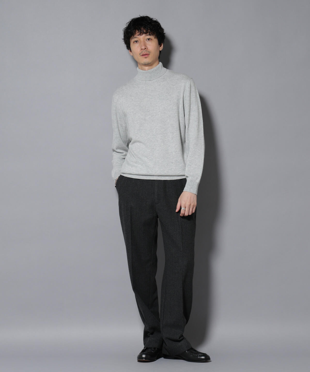 カシミヤミックスタートルネックニット