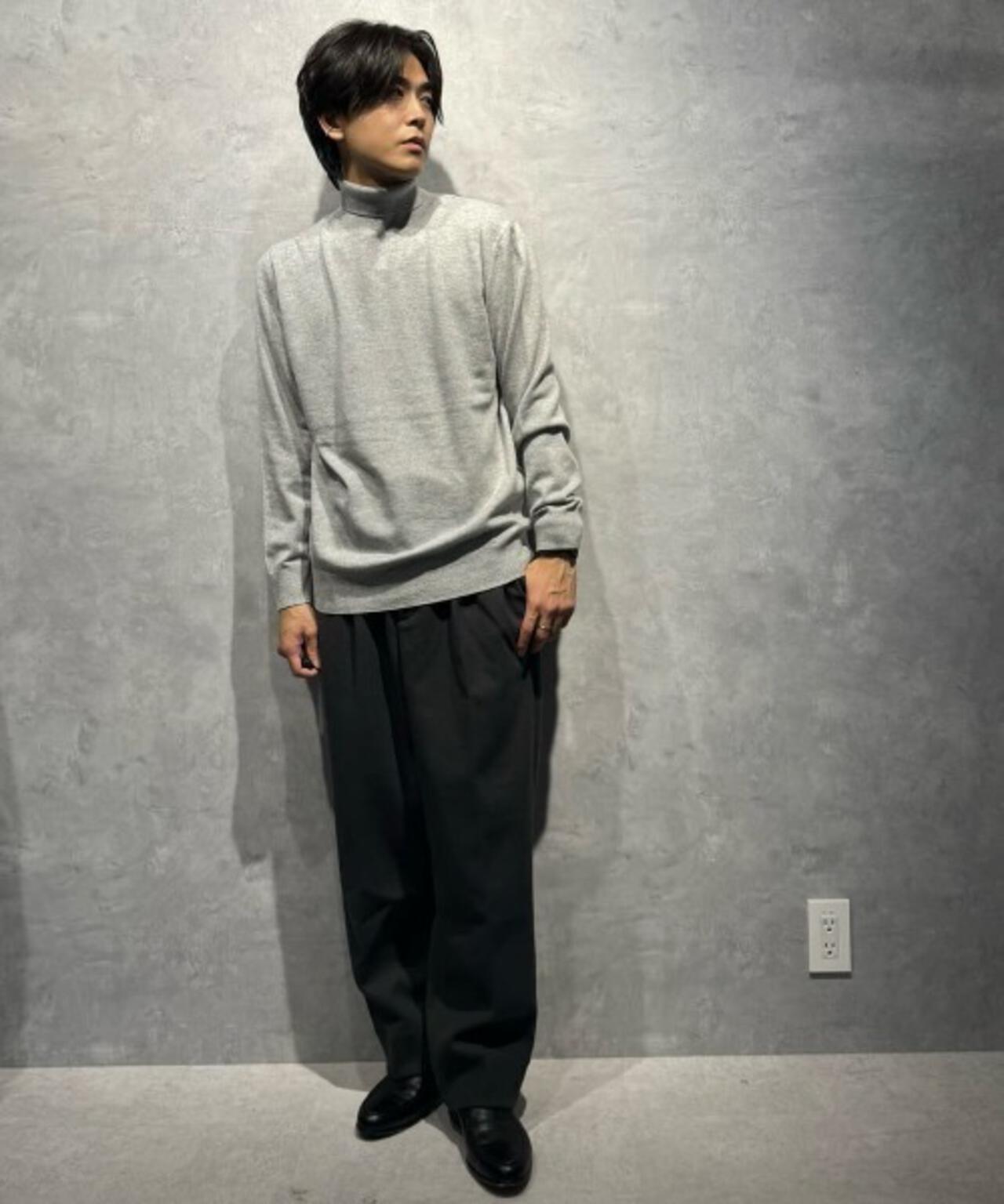 カシミヤミックスタートルネックニット