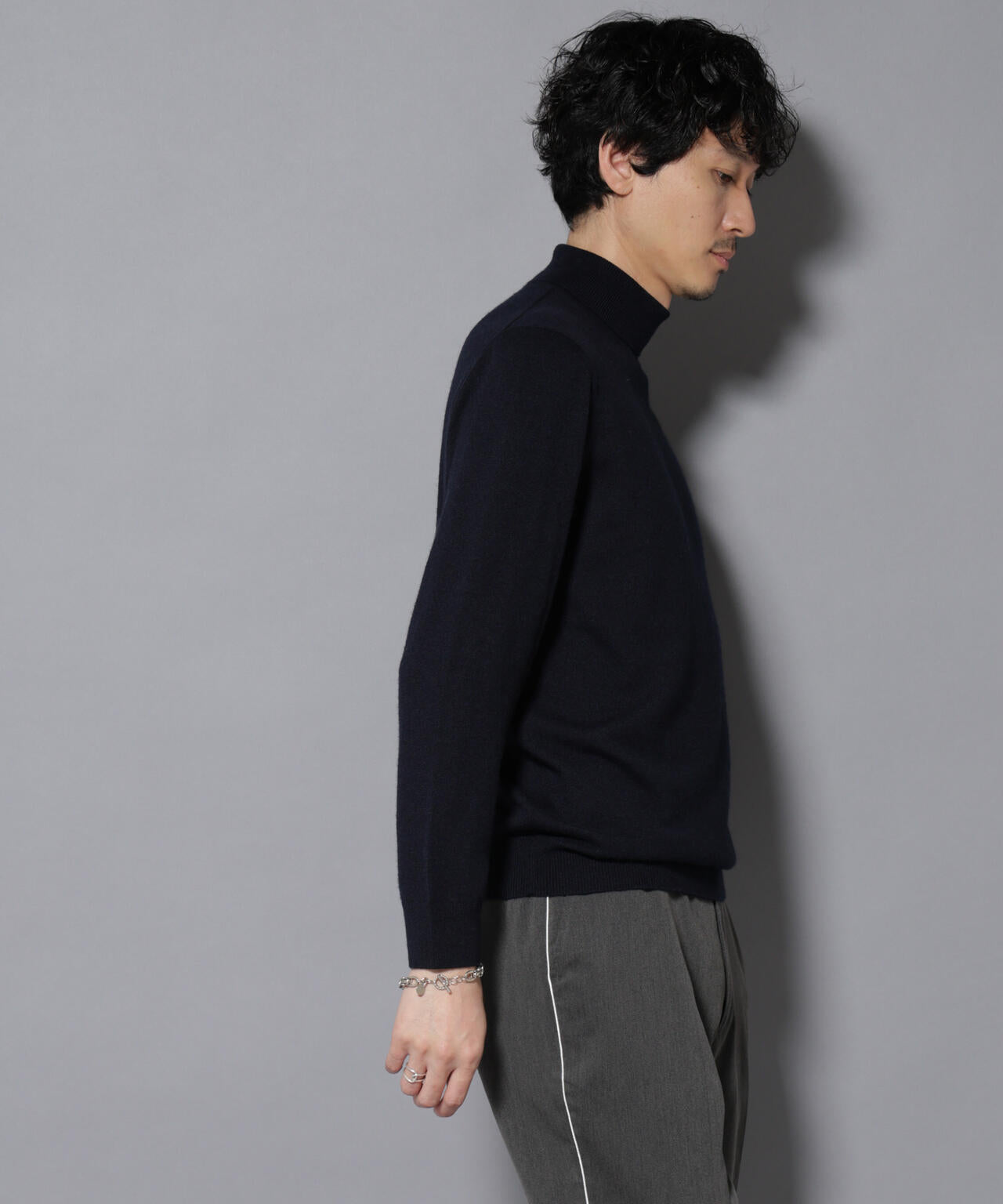 カシミヤミックスタートルネックニット