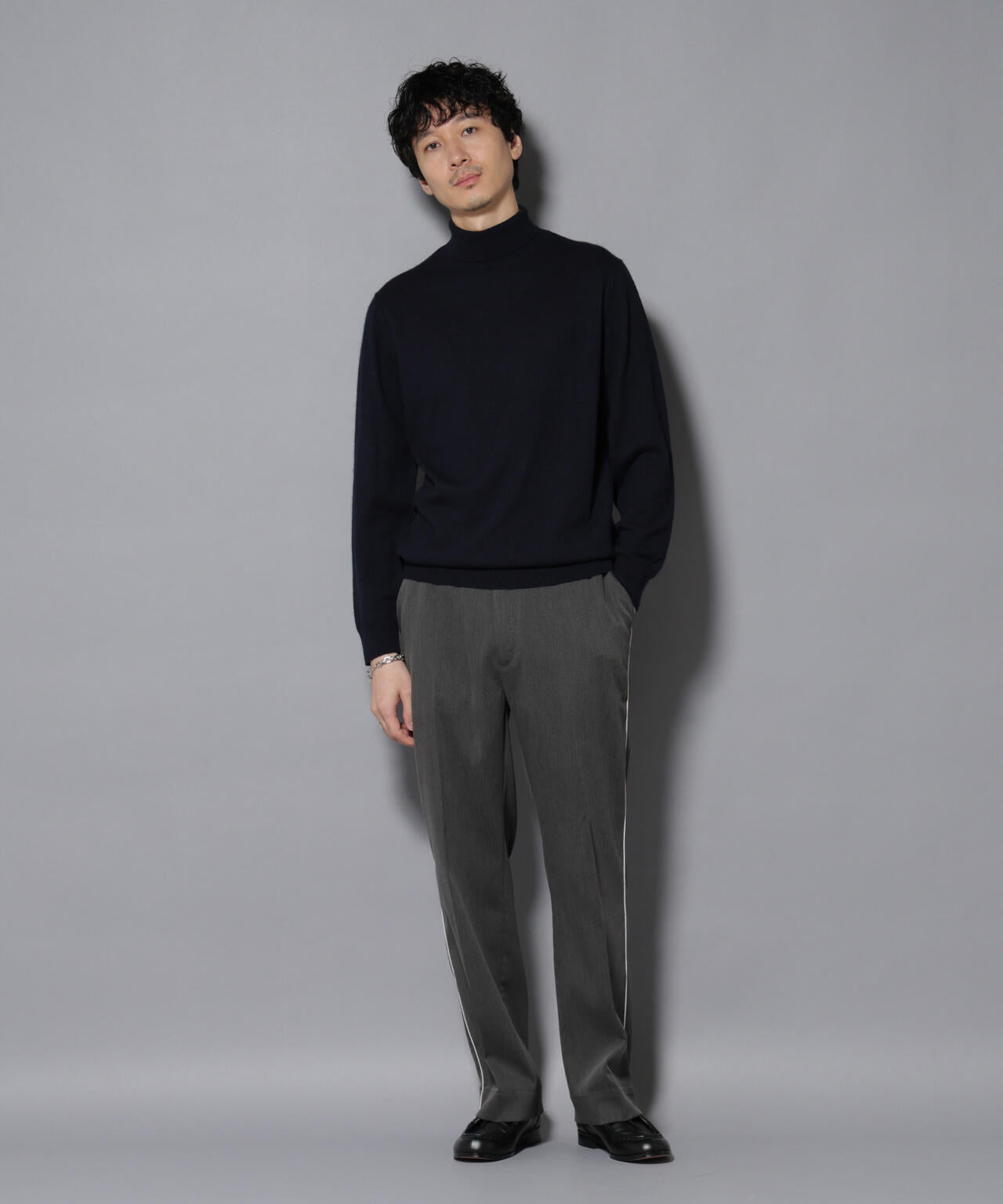 カシミヤミックスタートルネックニット