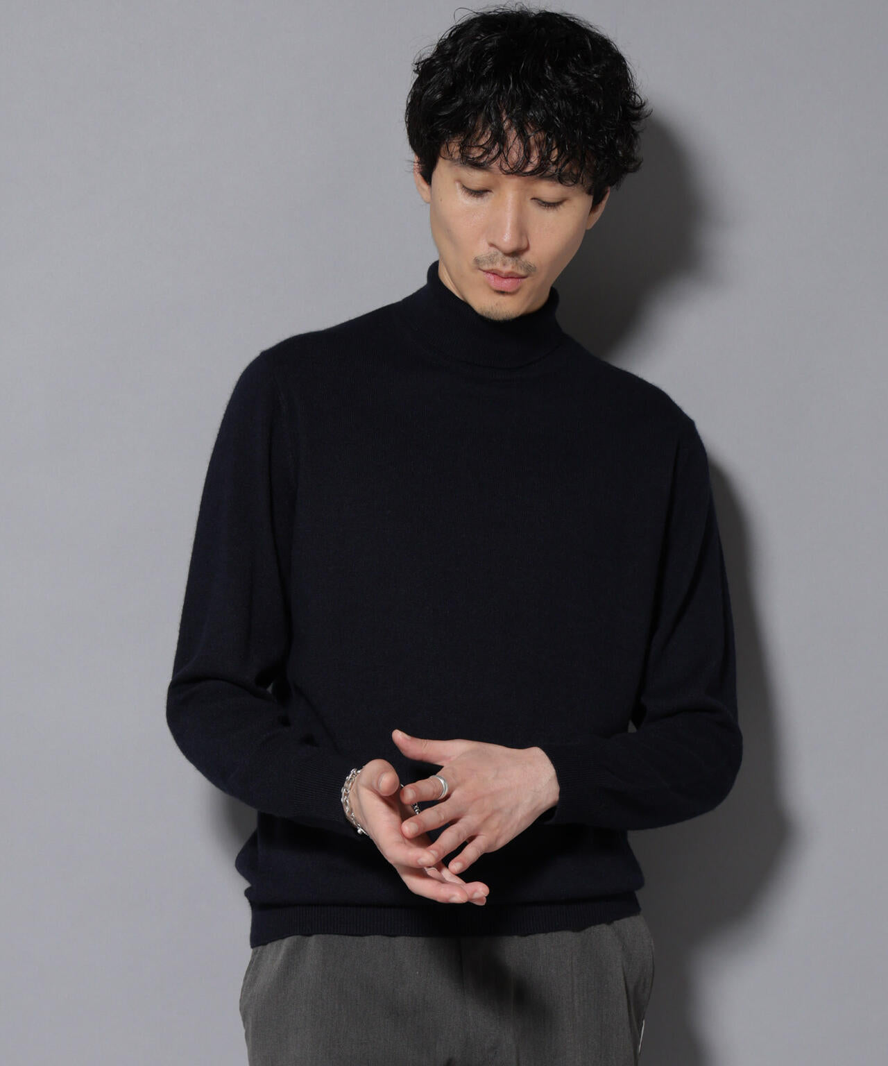 カシミヤミックスタートルネックニット