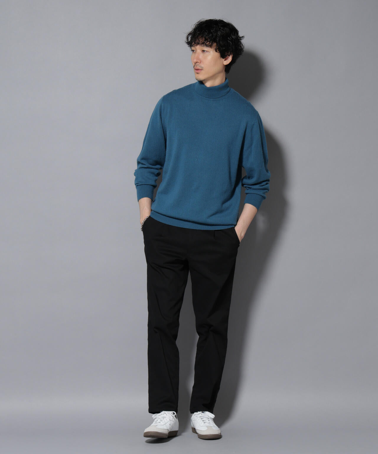 カシミヤミックスタートルネックニット