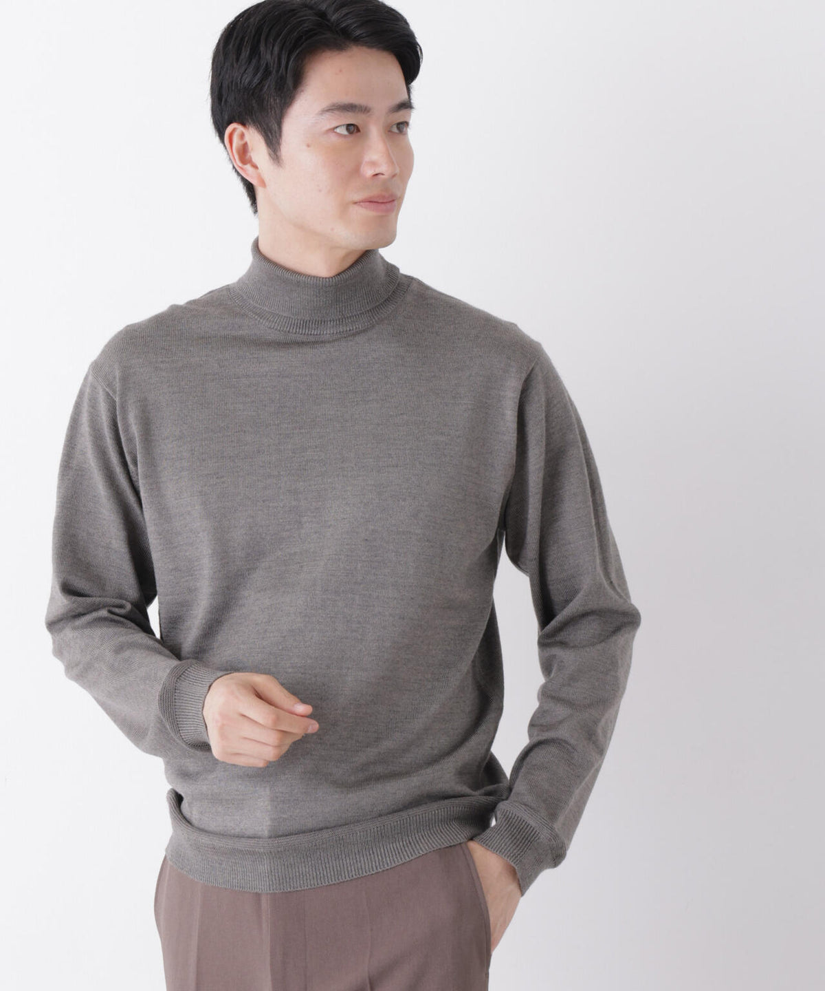 185cm B:92 W:77 H:90