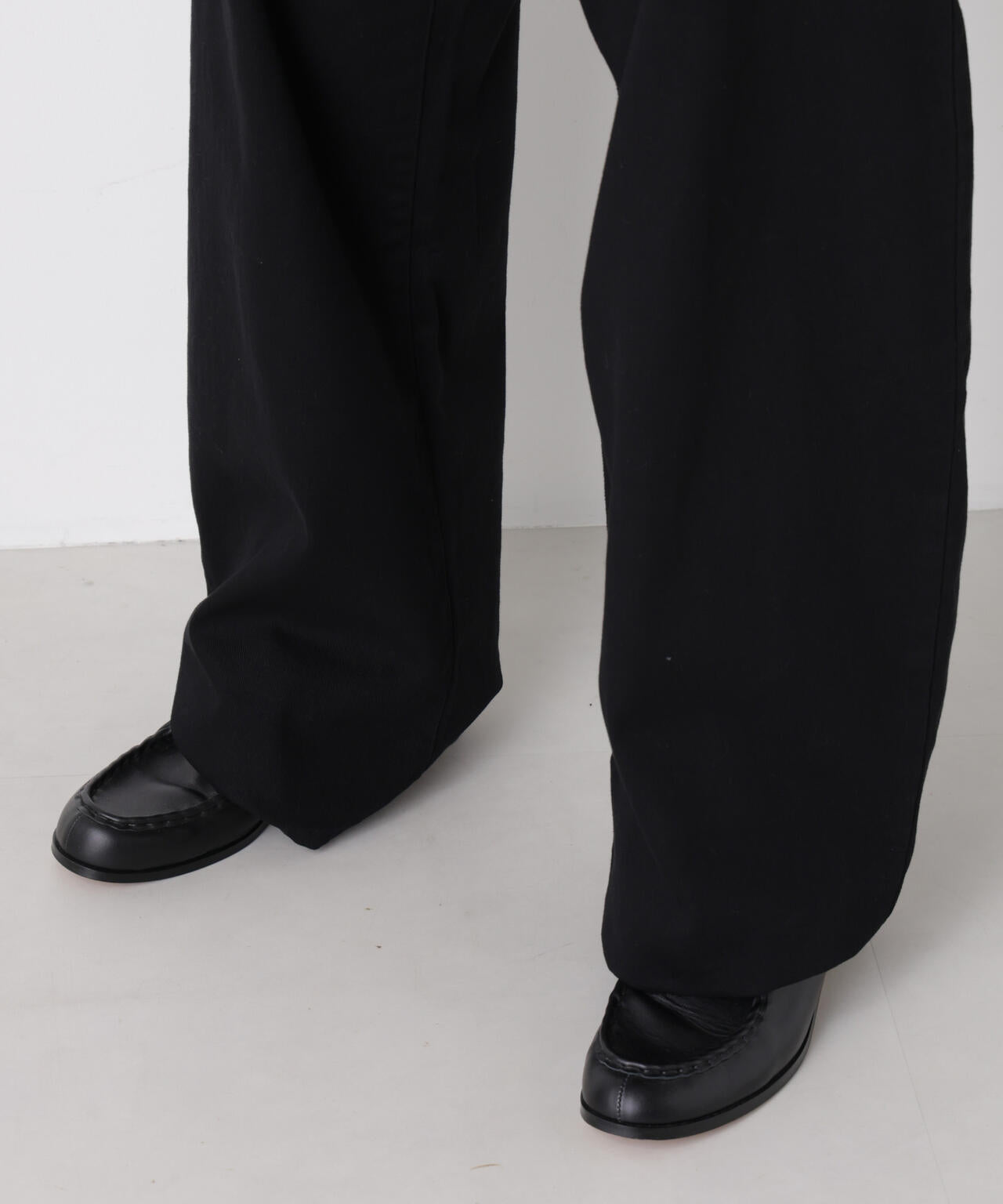 カーブワイドパンツ