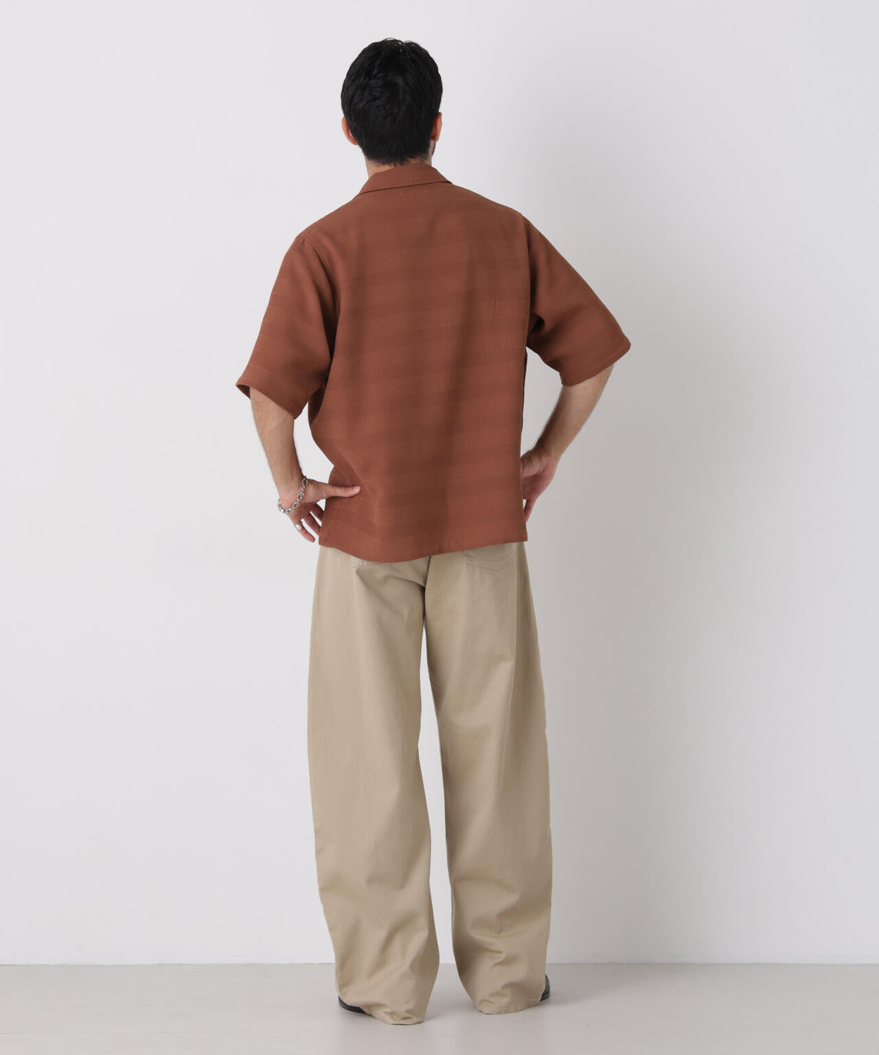 カーブワイドパンツ