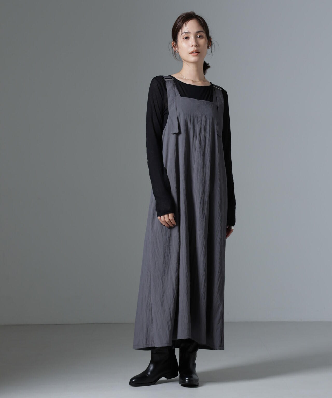 バックルベルトストラップフレアワンピース