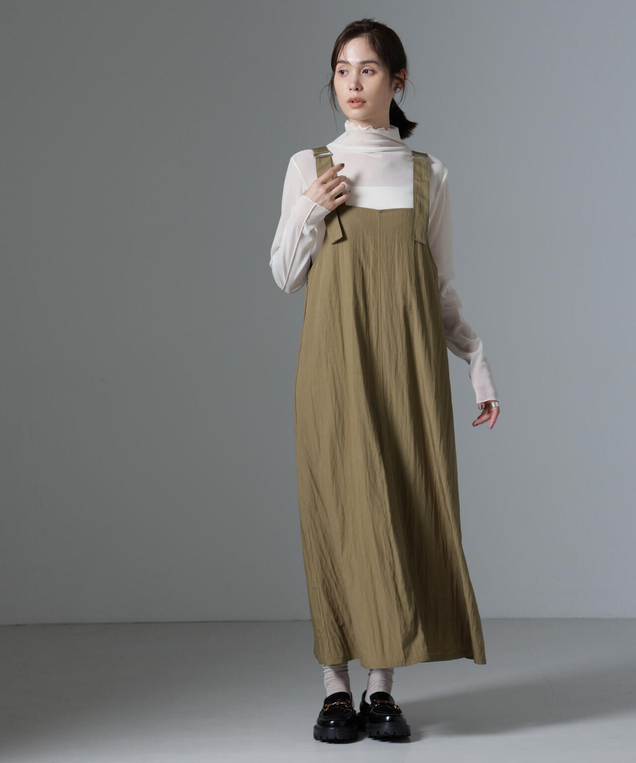 バックルベルトストラップフレアワンピース