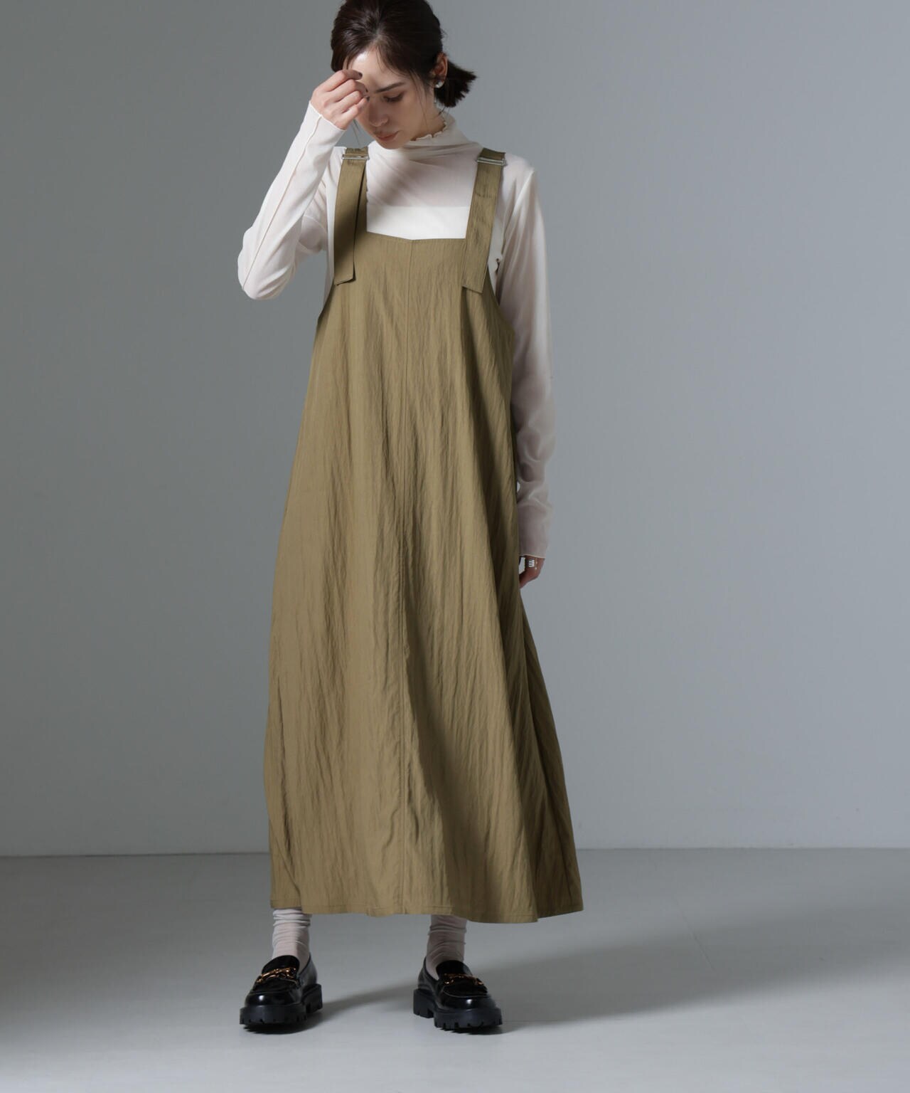 バックルベルトストラップフレアワンピース