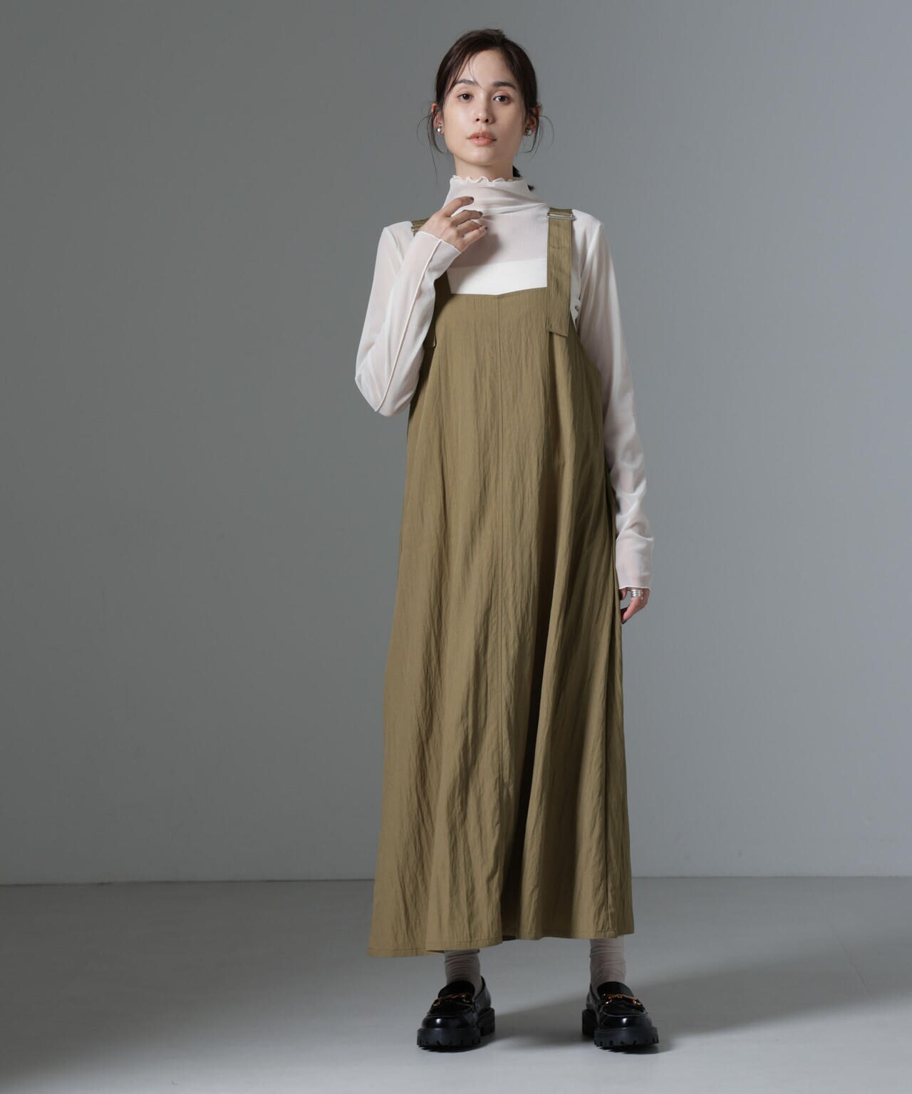 バックルベルトストラップフレアワンピース