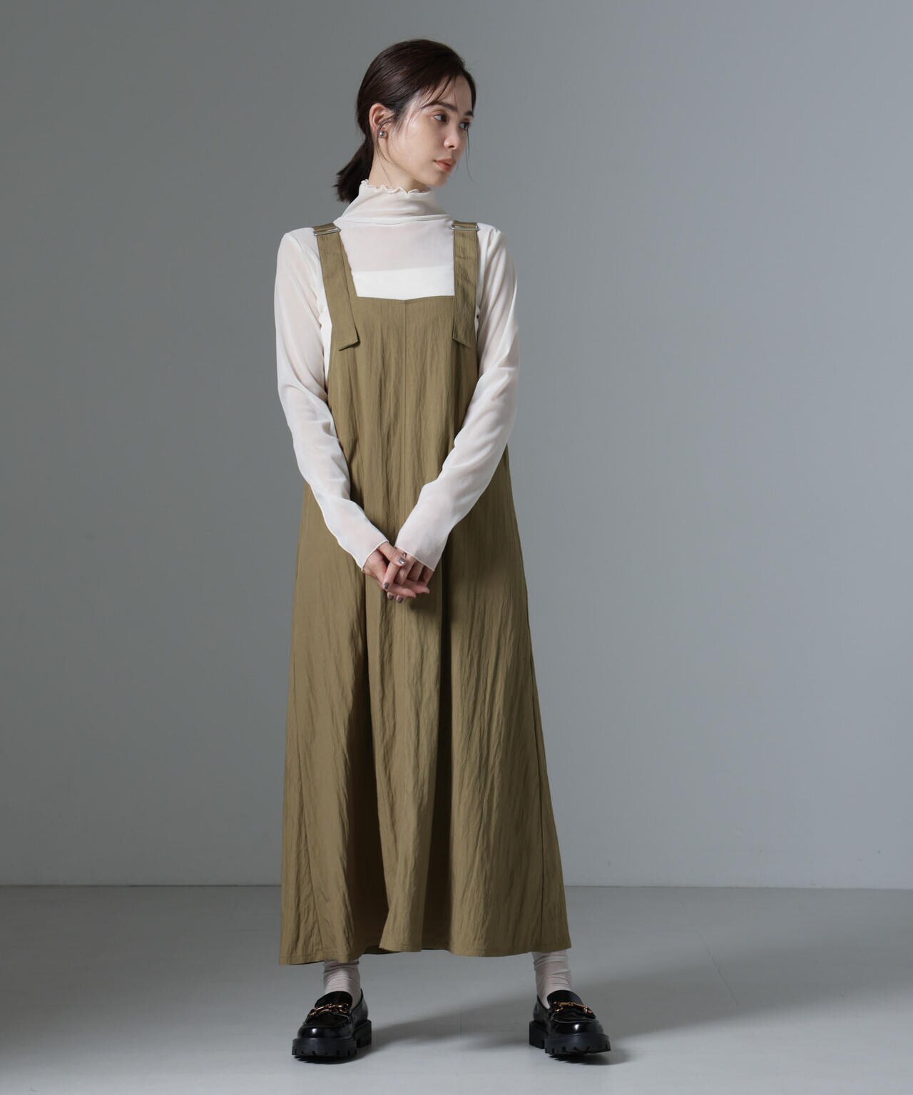 バックルベルトストラップフレアワンピース