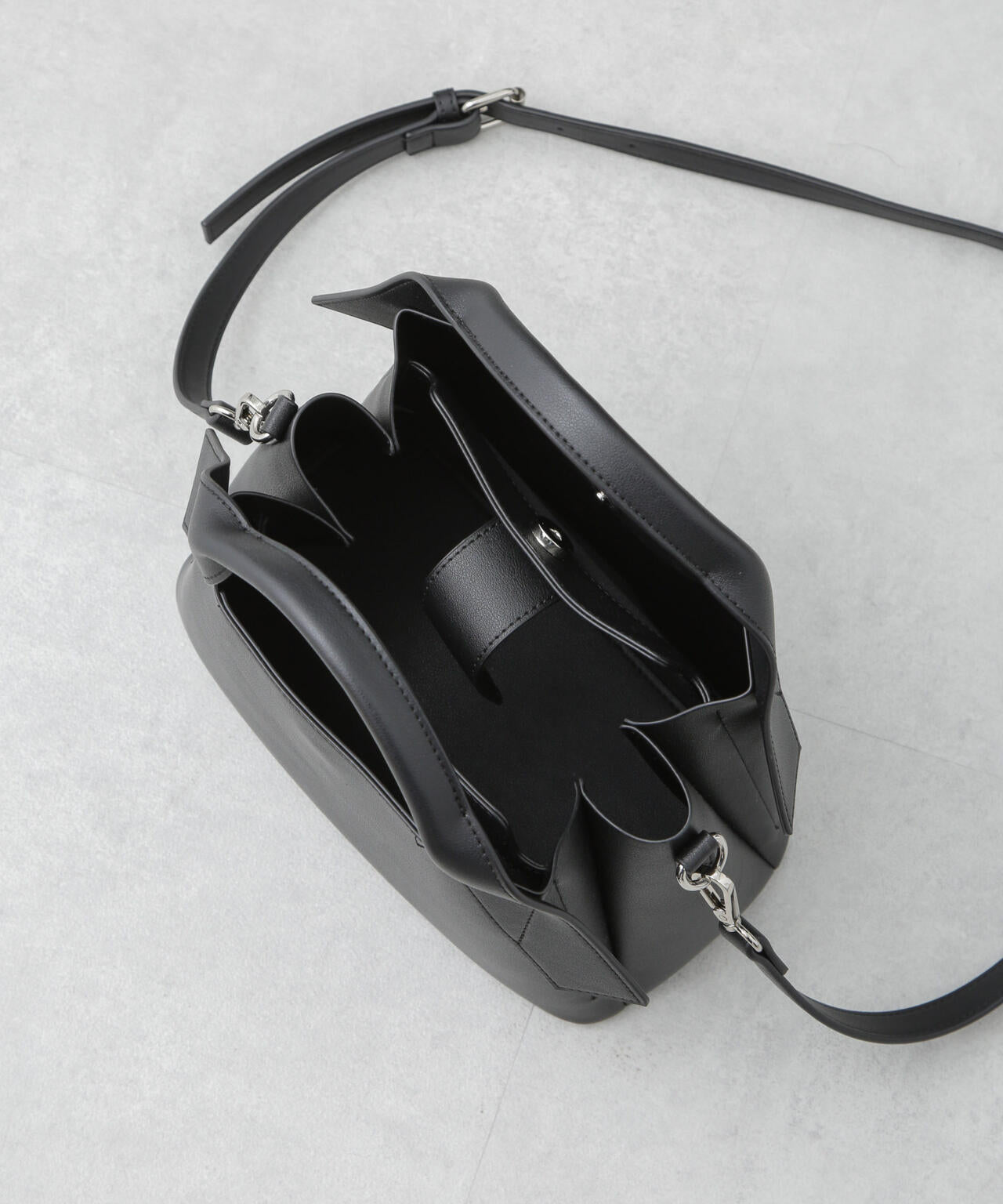 WEB限定/アウトハンドルデザイントートバッグ