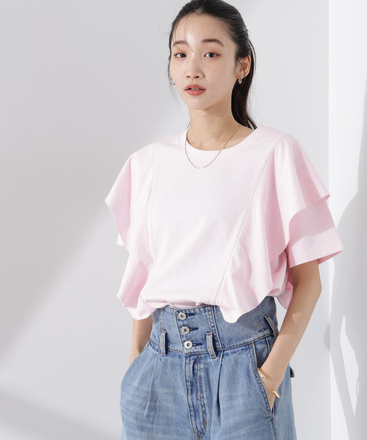 ラッフルデザインTシャツ