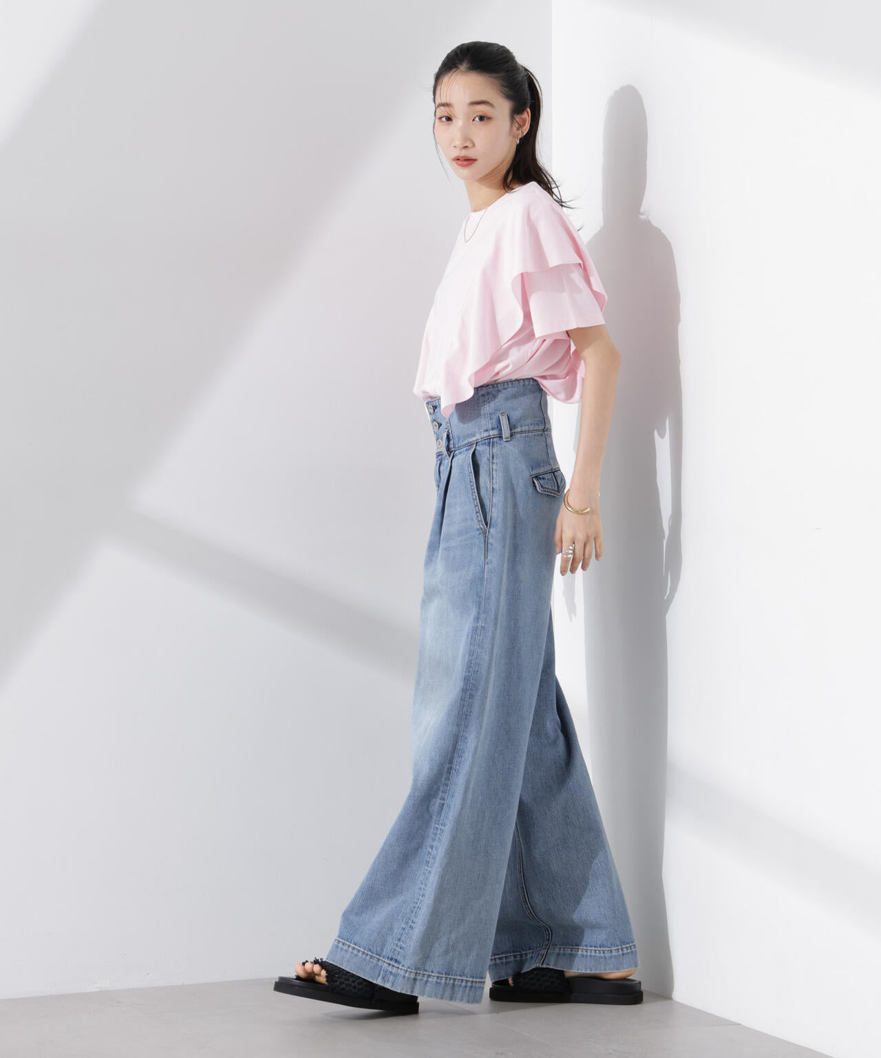 ラッフルデザインTシャツ