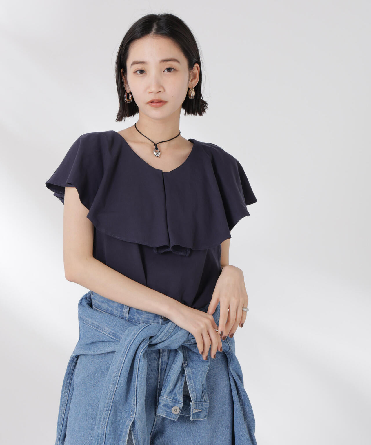 ラッフルカラーカットノースリーブトップス