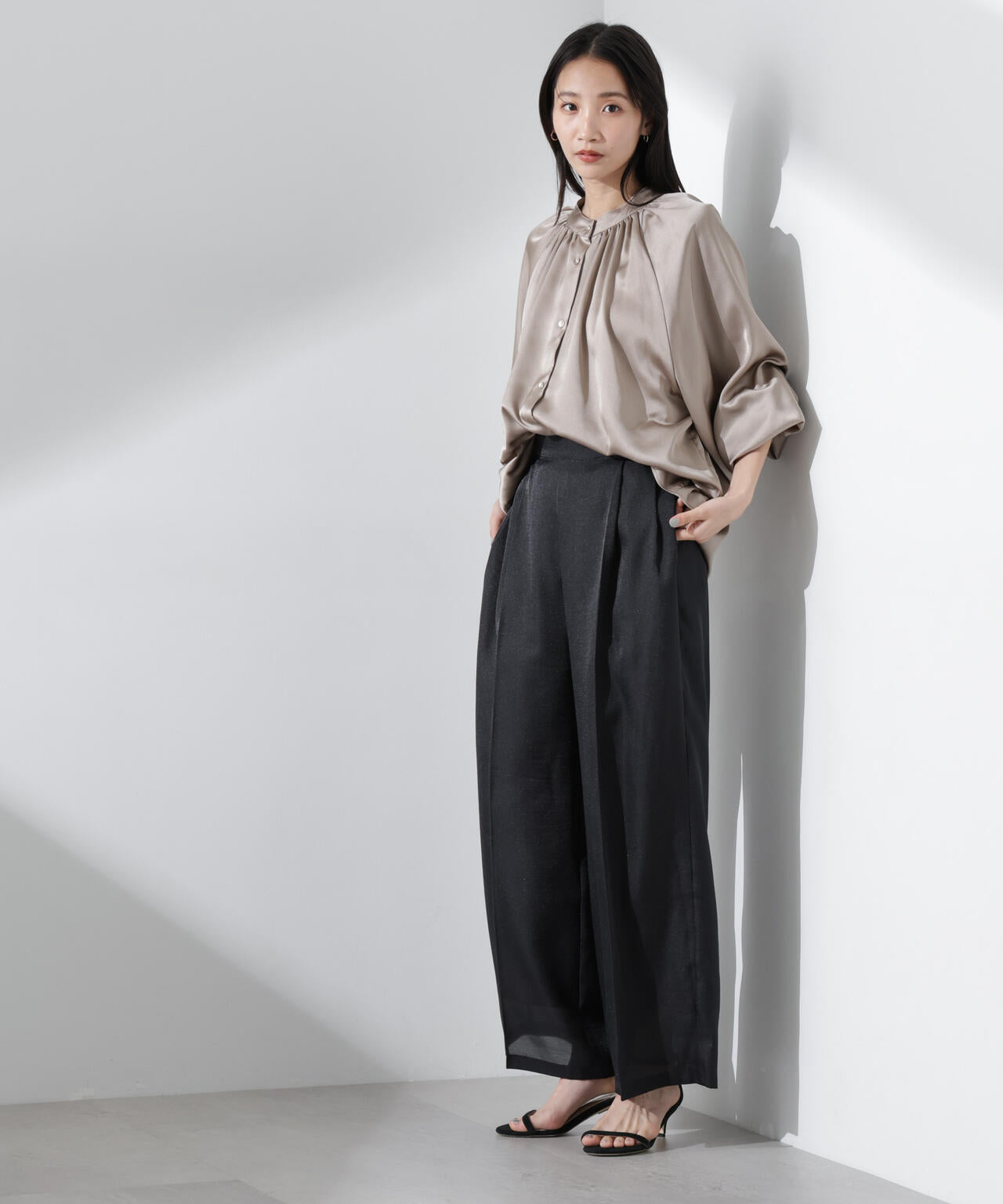 シアーヘムタックワイドパンツ