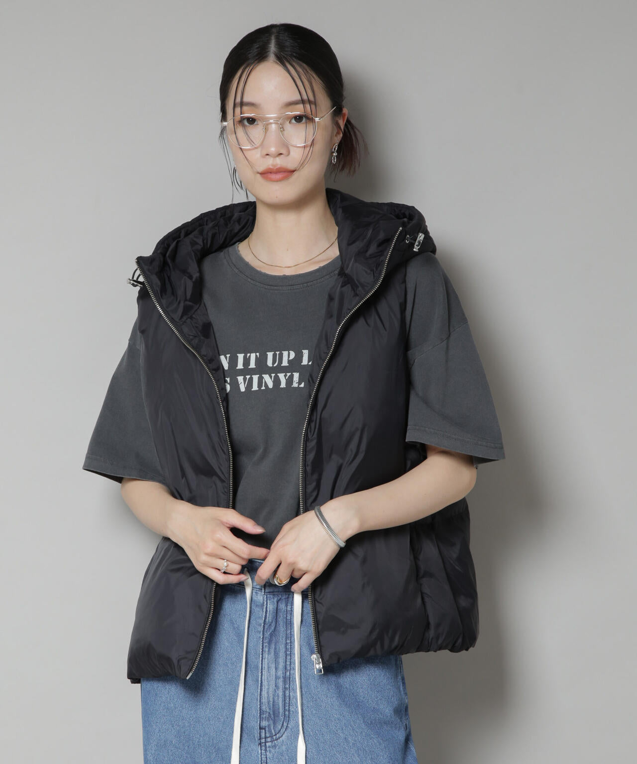 撥水加工ライトダウン フードジップアップベスト