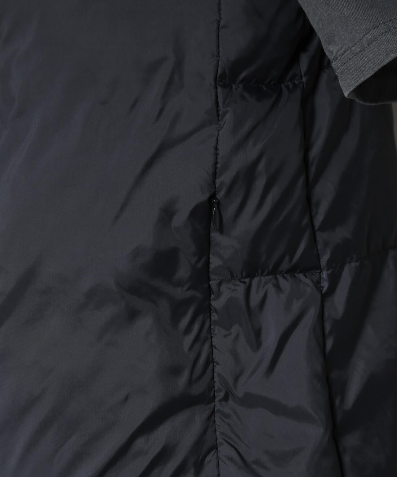 撥水加工ライトダウン フードジップアップベスト