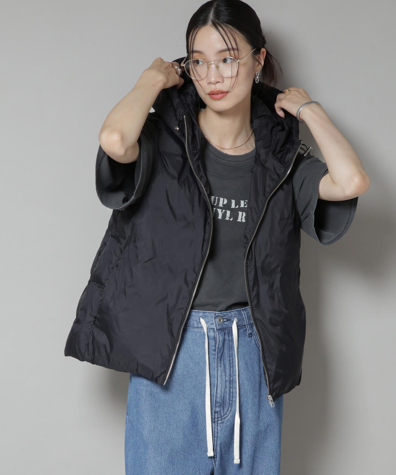 撥水加工ライトダウン フードジップアップベスト