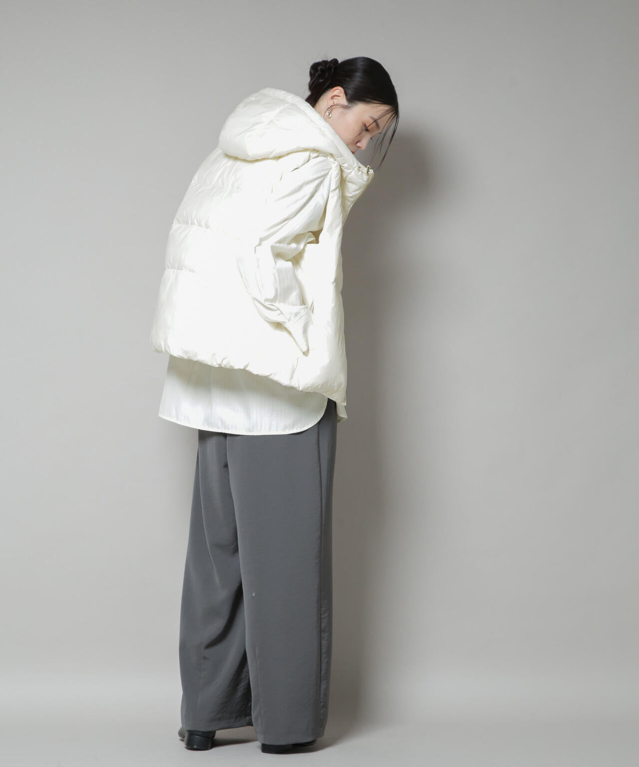 撥水加工ライトダウン フードジップアップベスト