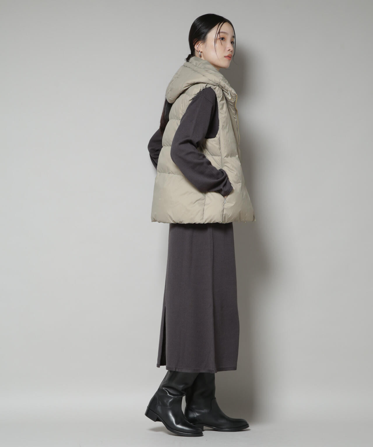 撥水加工ライトダウン フードジップアップベスト