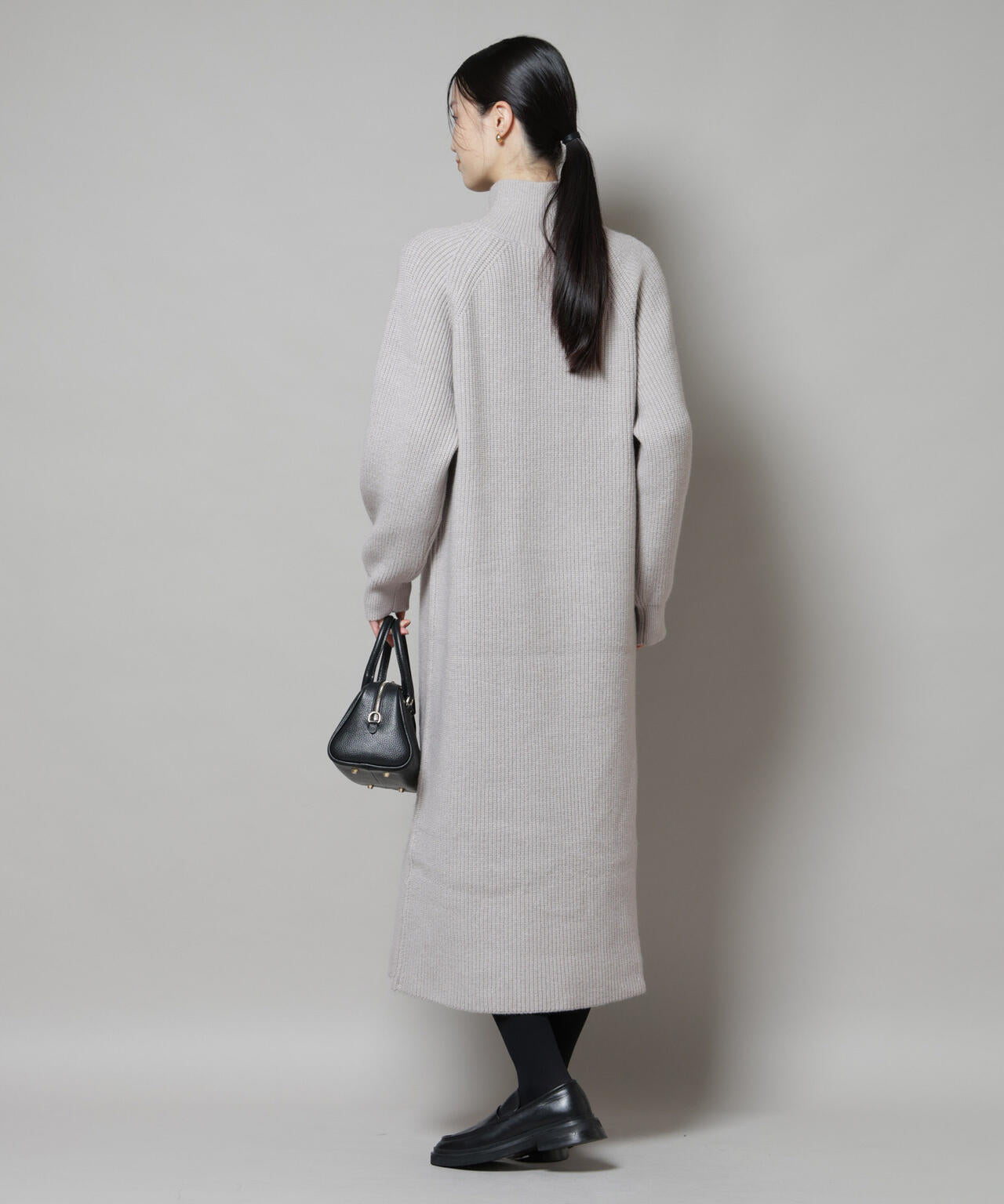 釦ディティールニットワンピース