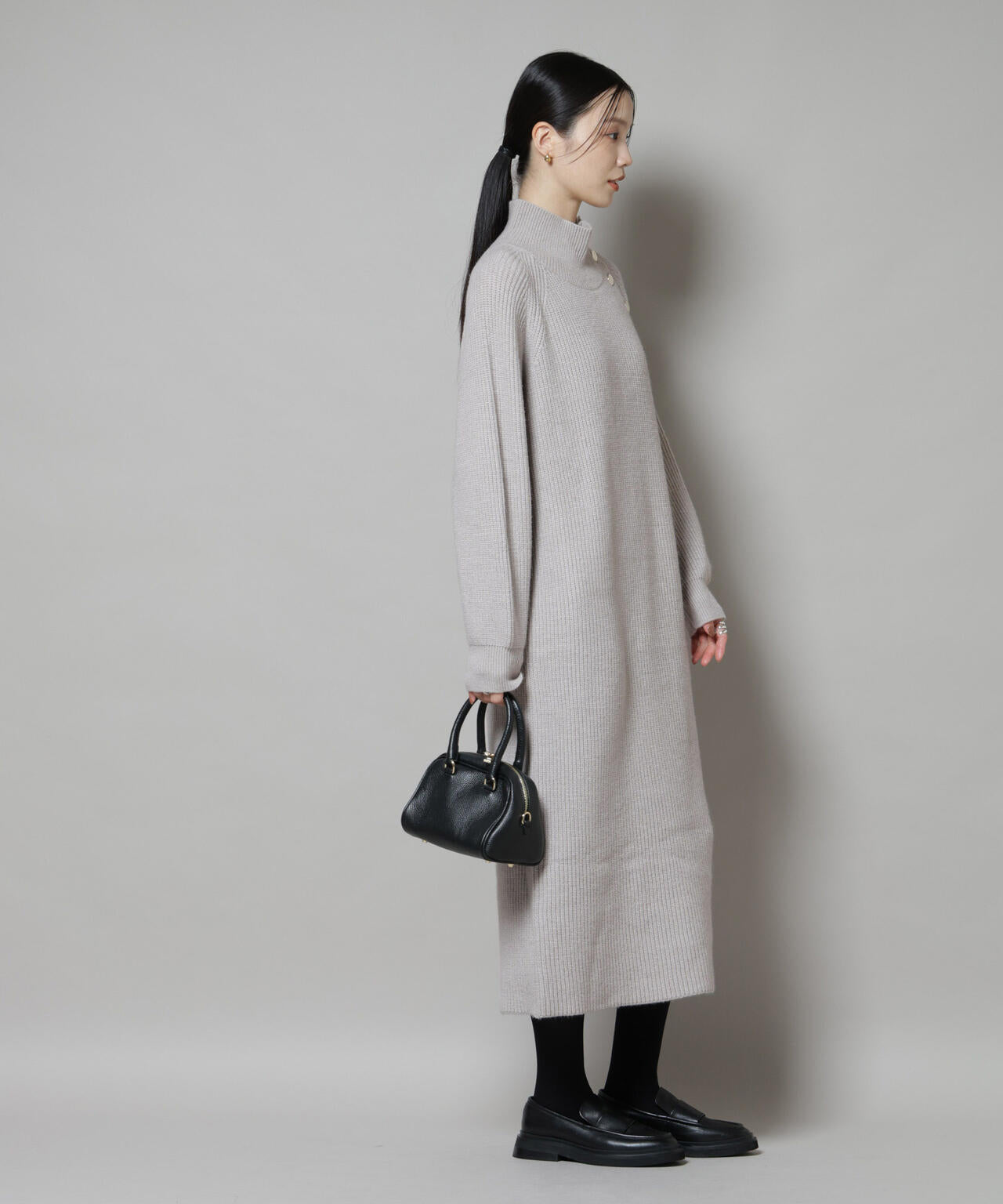 釦ディティールニットワンピース