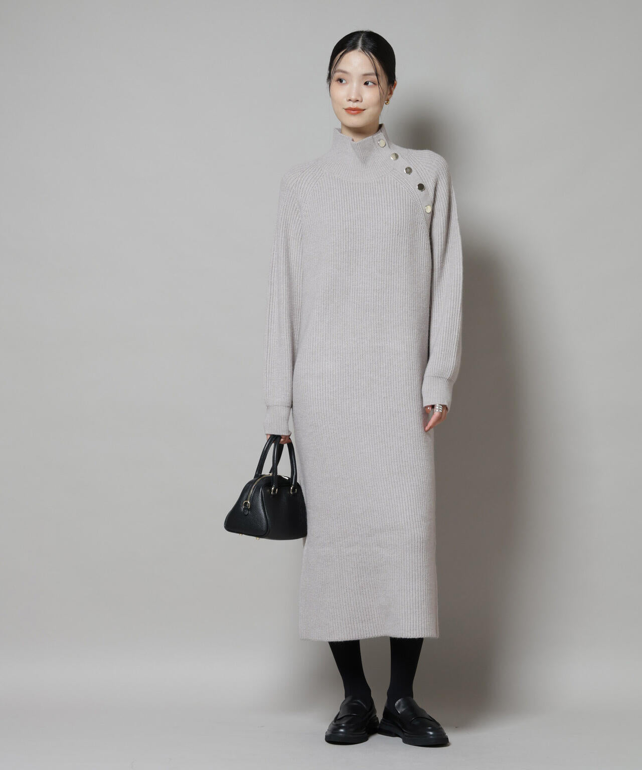 釦ディティールニットワンピース