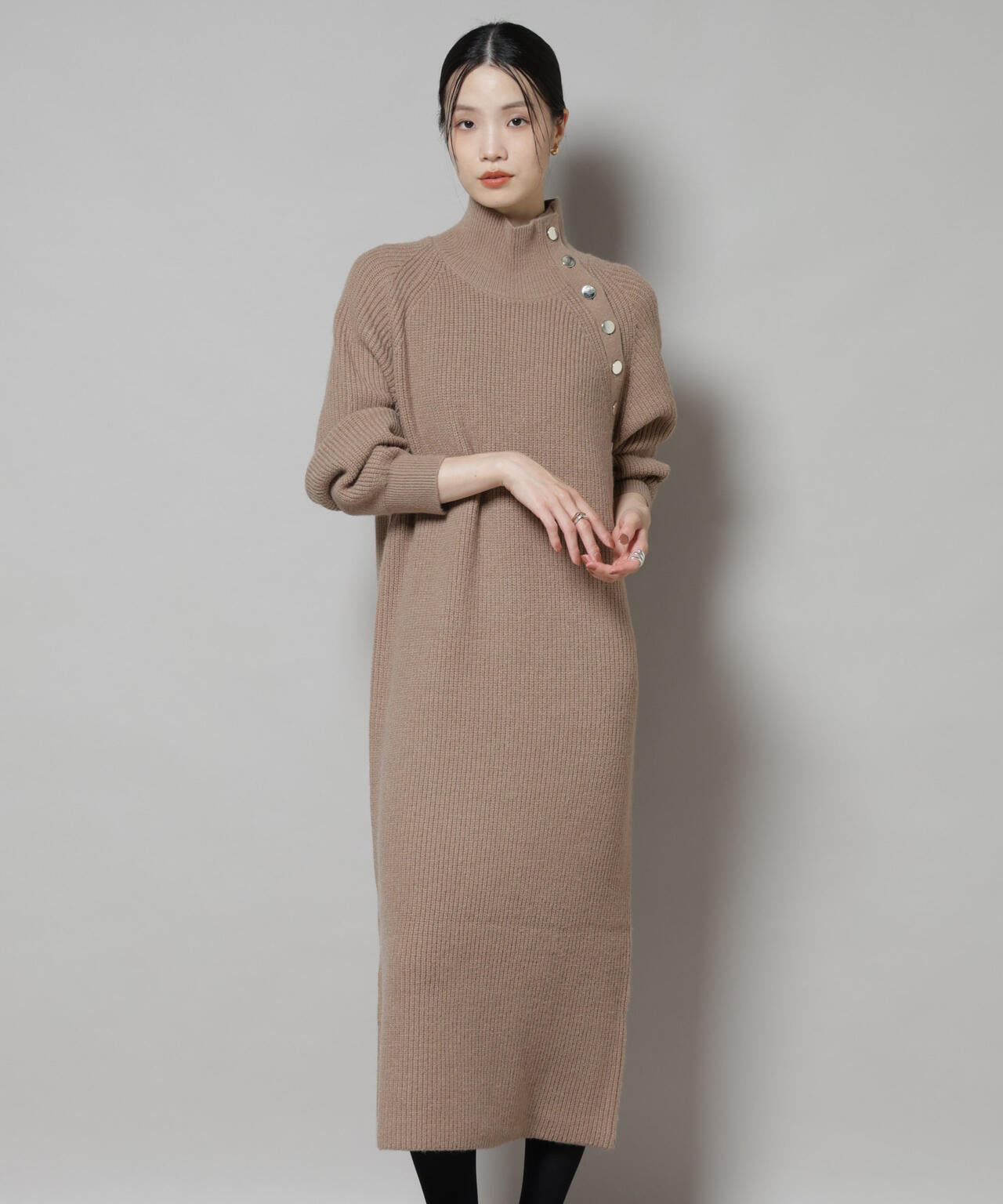 釦ディティールニットワンピース