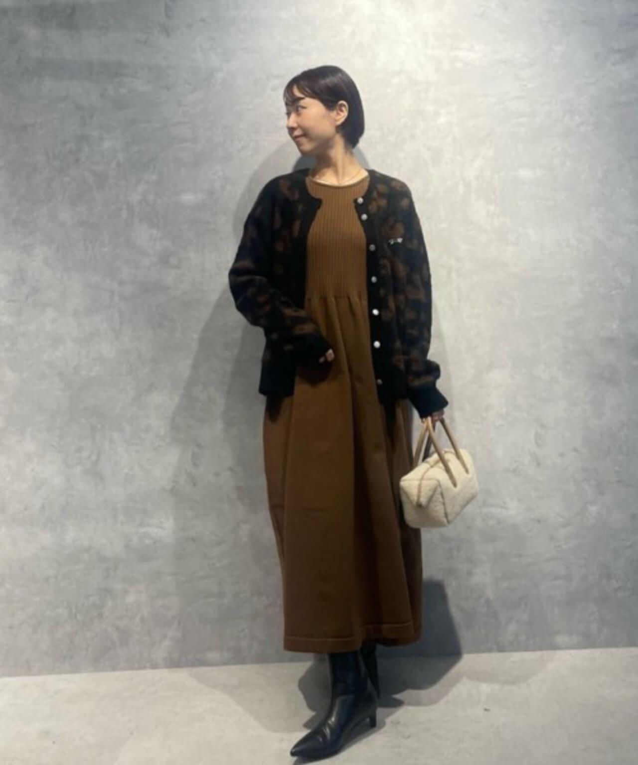 フォルムスカートニットワンピース