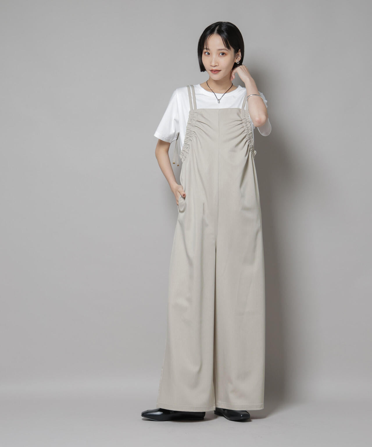 ギャザーデザインサロペットパンツ