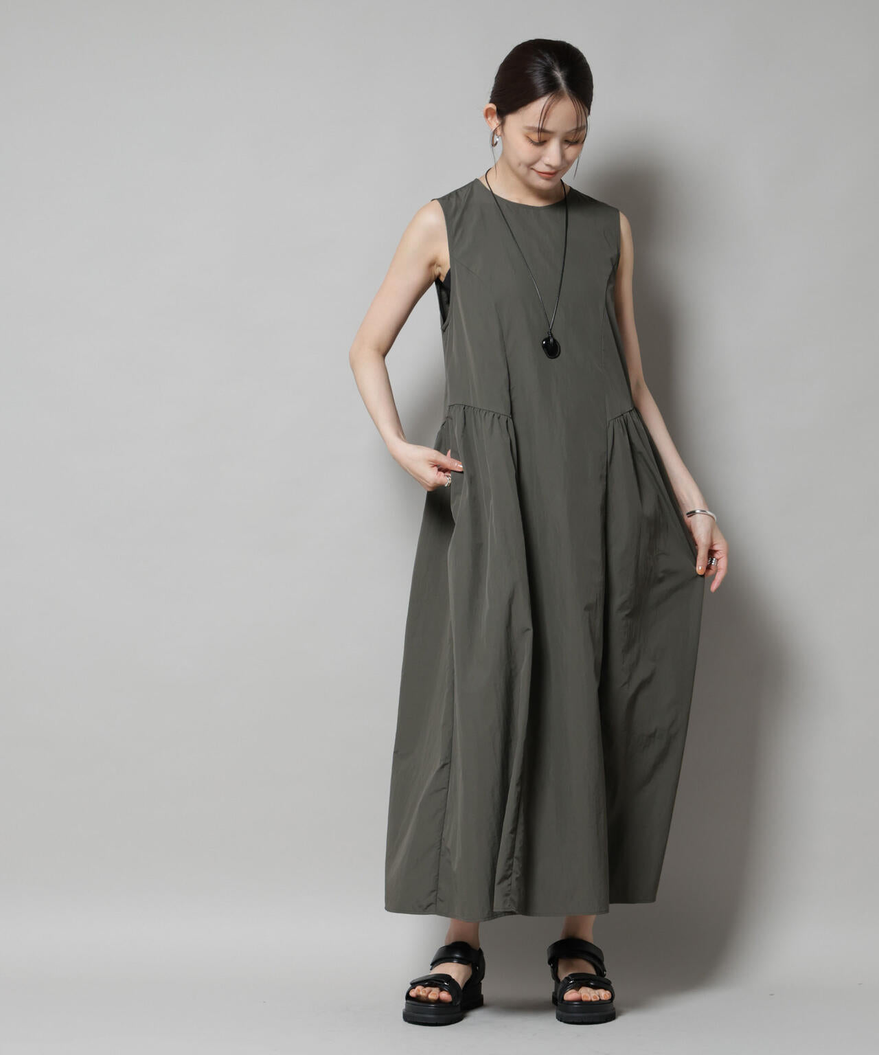 サイドギャザーナイロンワンピース
