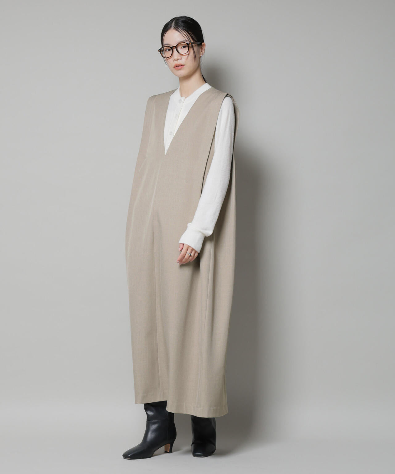 ショルダータックVネックワンピース