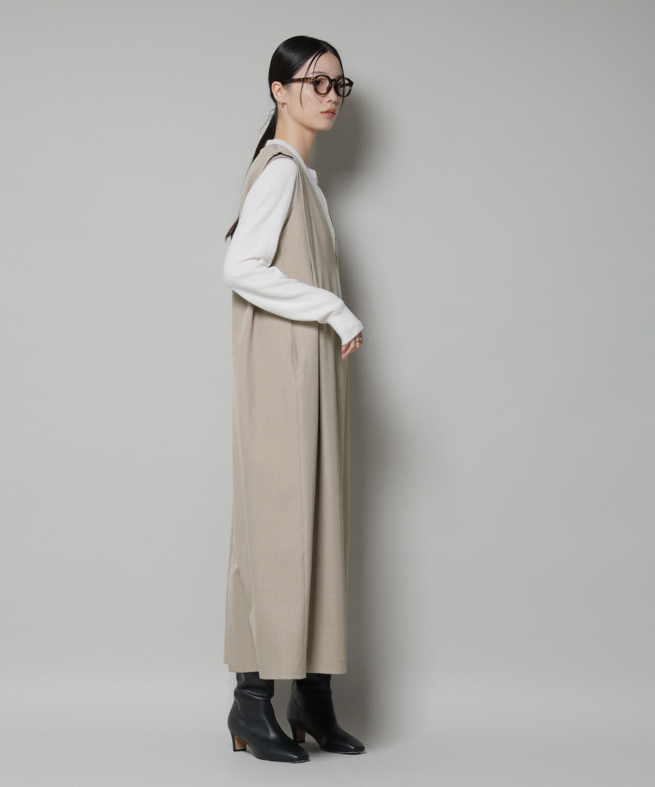 ショルダータックVネックワンピース