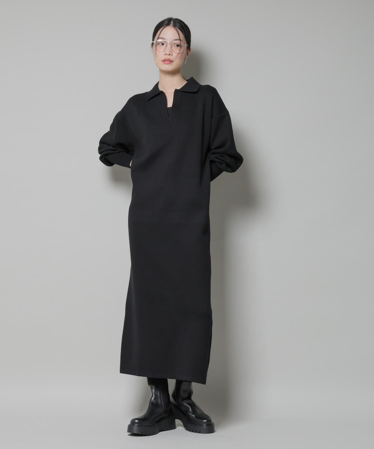 スウェットライク衿付きスキッパーニットワンピース