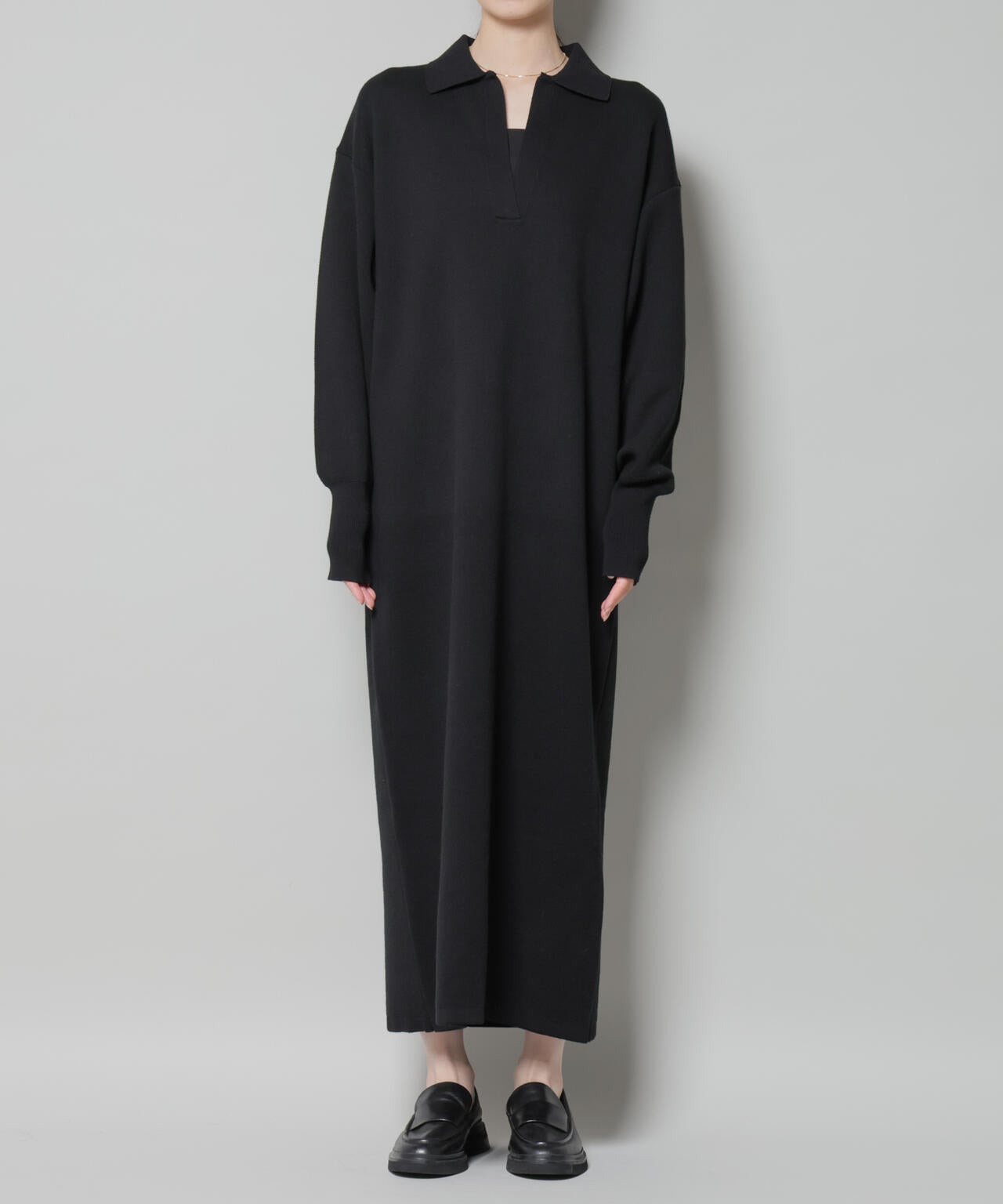 スウェットライク衿付きスキッパーニットワンピース