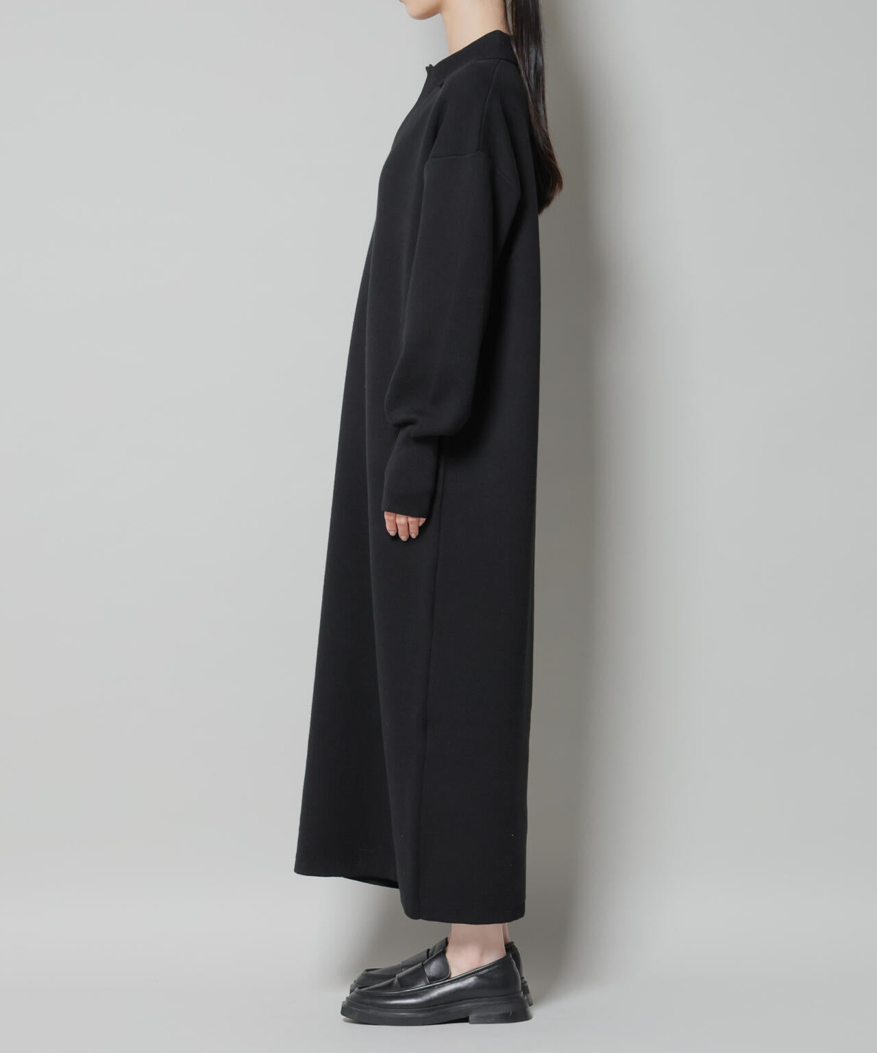 スウェットライク衿付きスキッパーニットワンピース