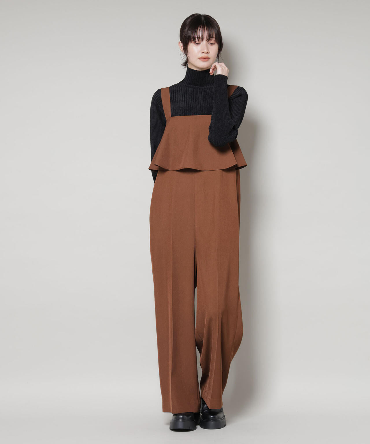 フロントフリルサロペットパンツ