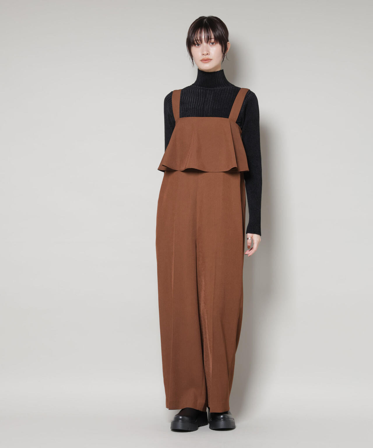 フロントフリルサロペットパンツ