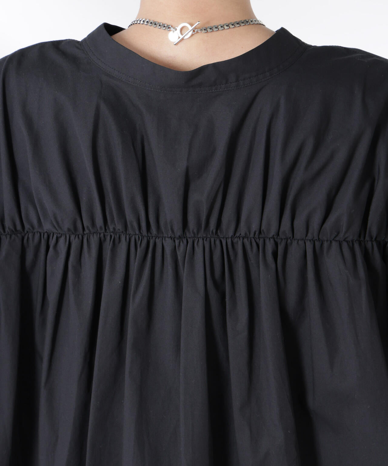 バックギャザーノースリーブブラウス