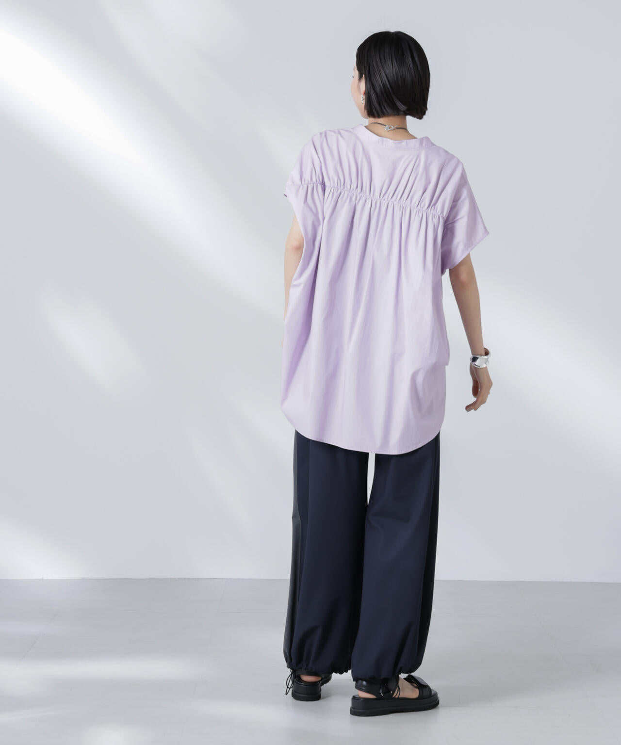 バックギャザーノースリーブブラウス