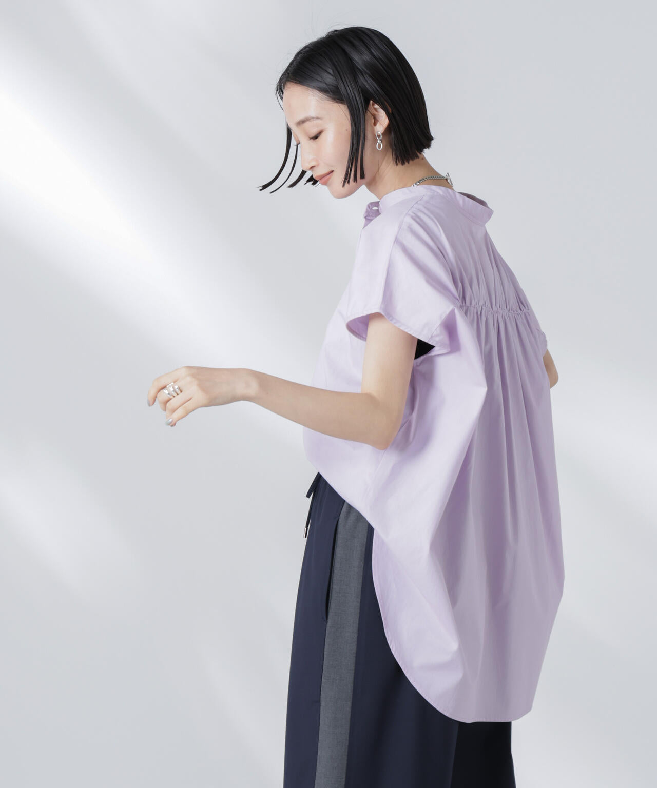 バックギャザーノースリーブブラウス