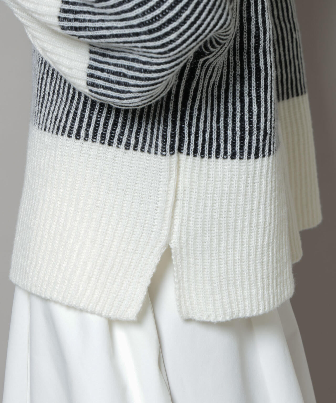 シャドーストライプニットプルオーバー