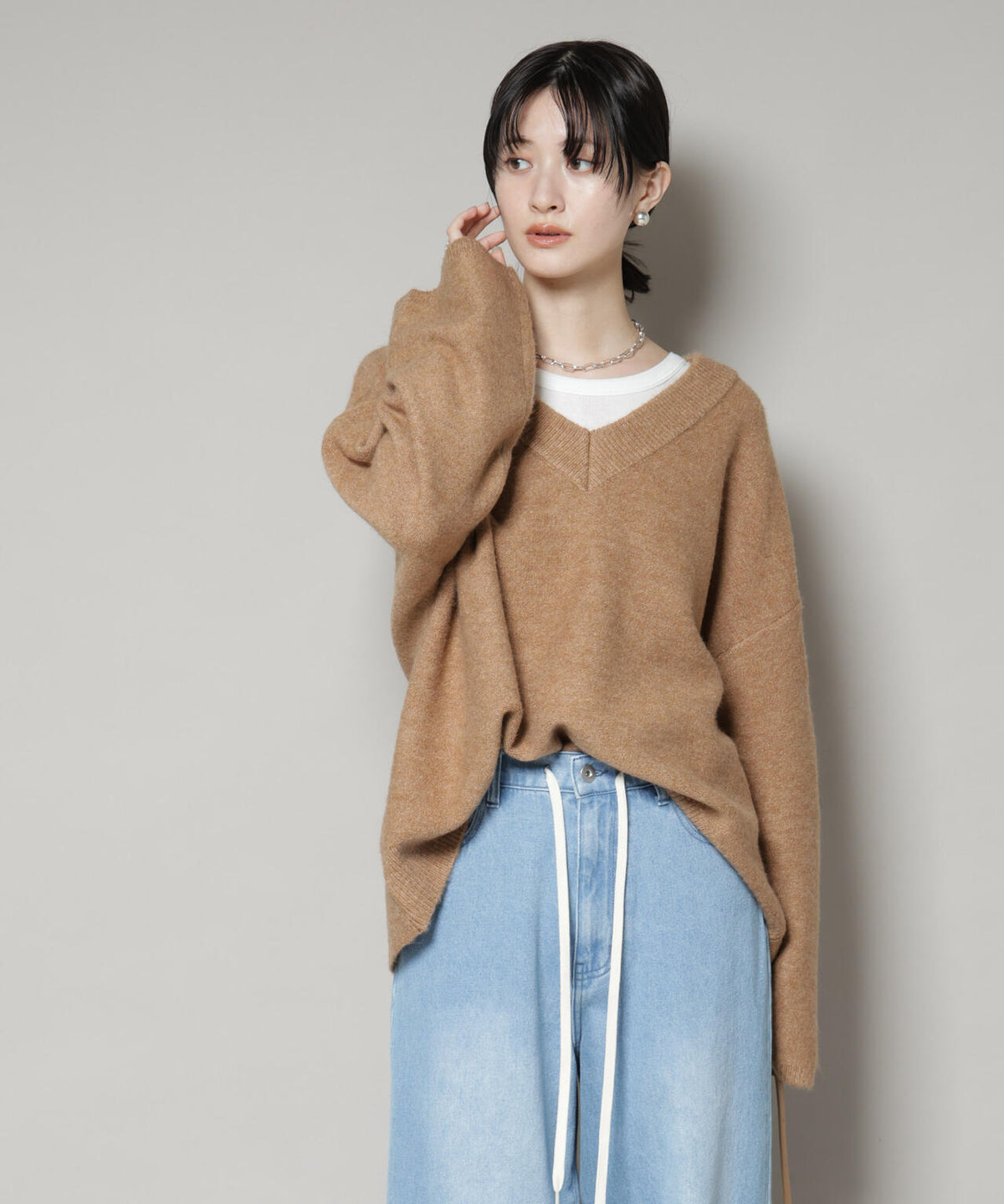 Vネックワイドシルエット圧縮ニット