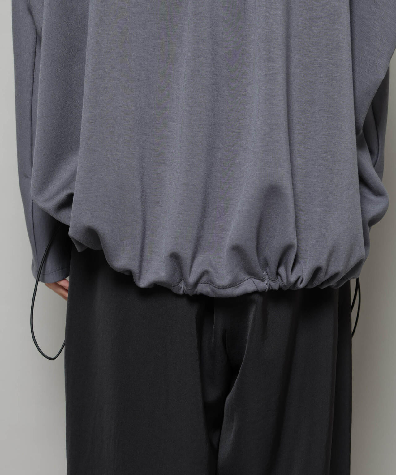 ドルマンスリーブバックドロストヘムカットプルオーバー