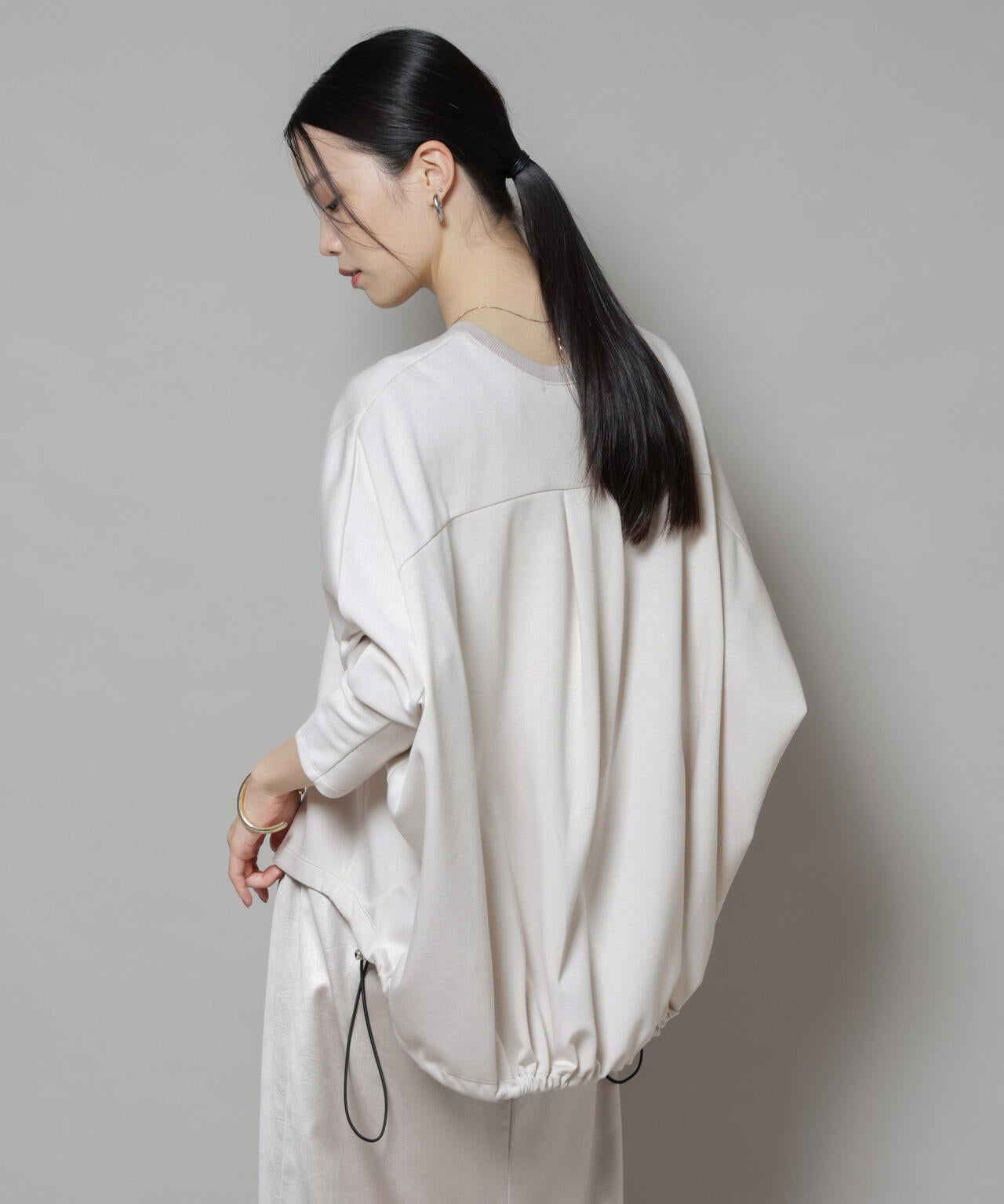 ドルマンスリーブバックドロストヘムカットプルオーバー